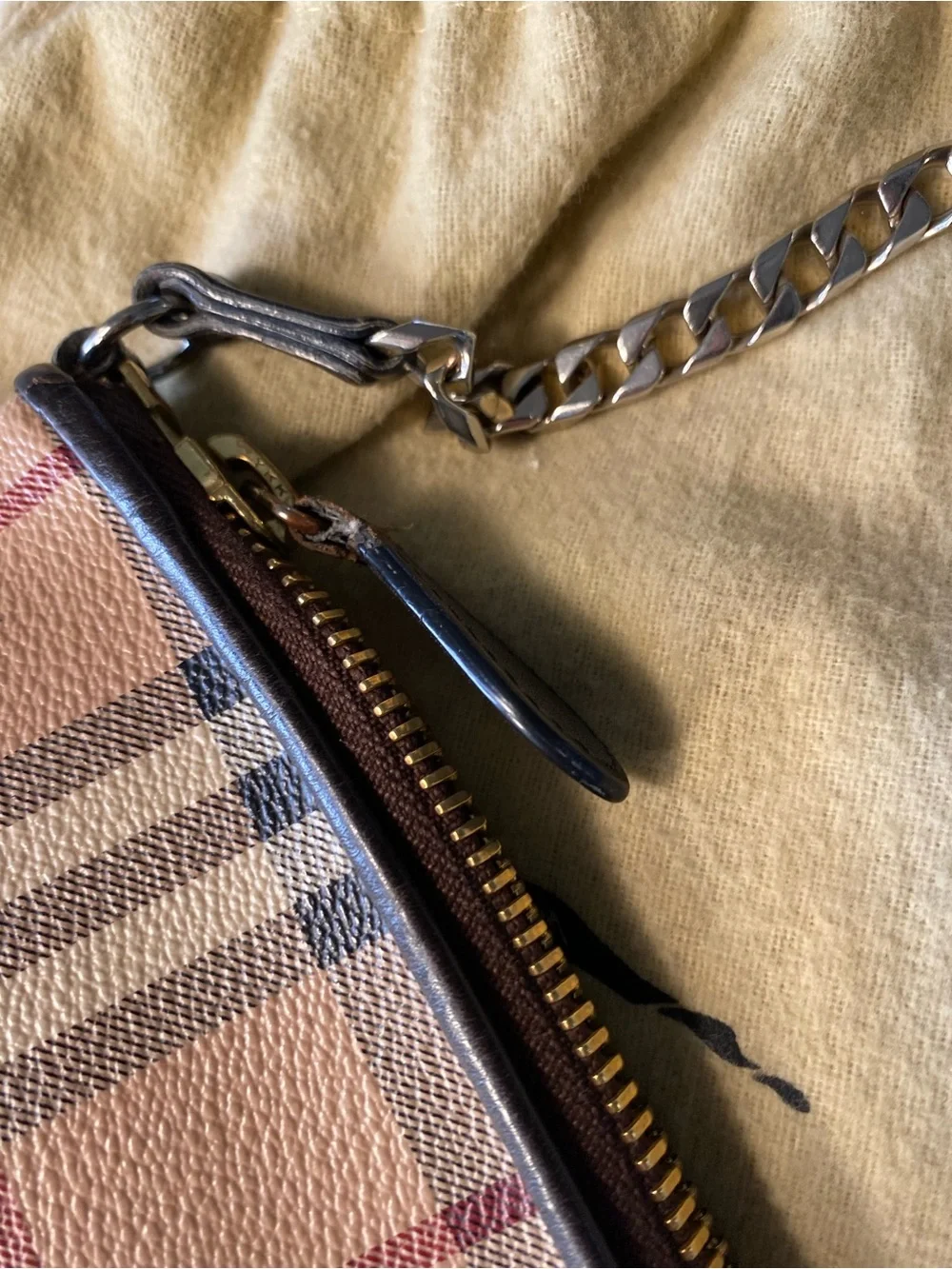 Burberry Beige Nova Check Chain Shoulder Bag with Gold-Tone Hardware - Picture 13 of 15